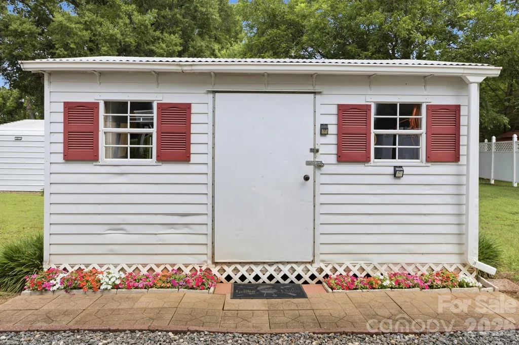 112 W 23rd Street Newton NC 28658