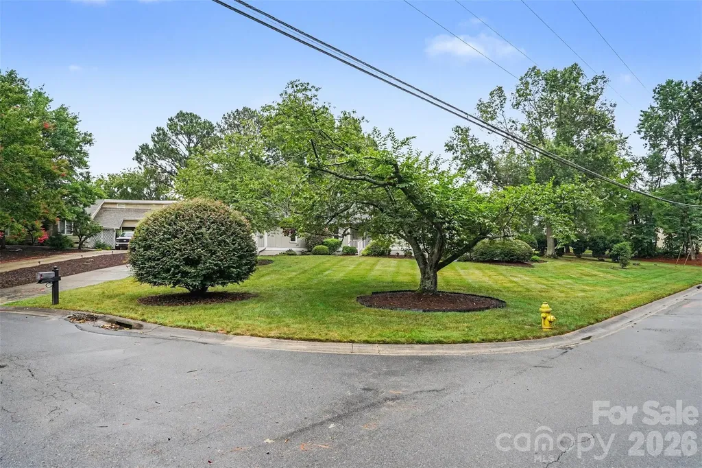 8225 Strawberry Lane Charlotte NC 28277