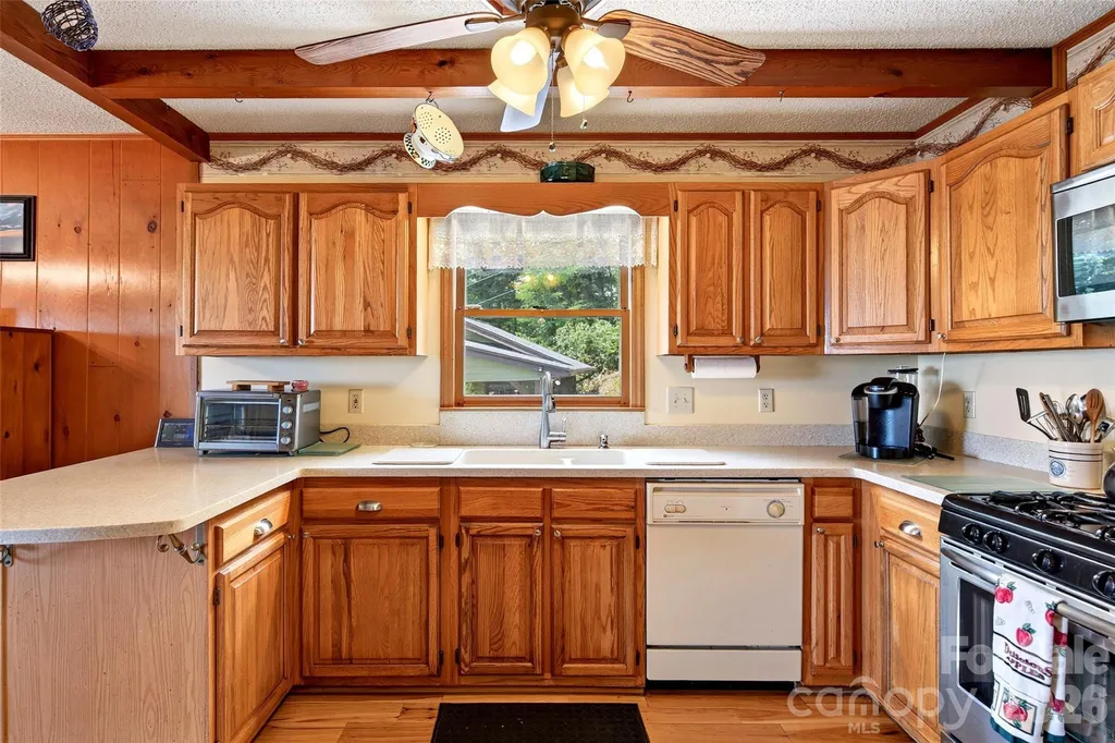 1347 Wipprecht Drive Spruce Pine NC 28777