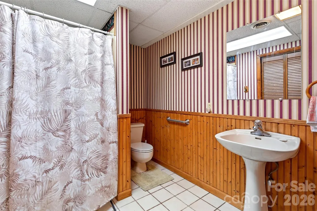 1347 Wipprecht Drive Spruce Pine NC 28777
