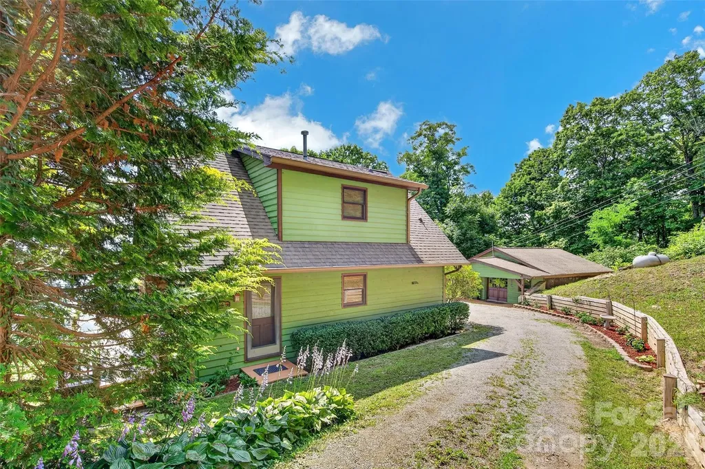 1347 Wipprecht Drive Spruce Pine NC 28777