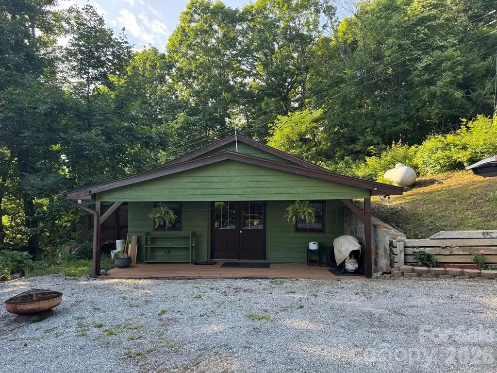 1347 Wipprecht Drive Spruce Pine NC 28777