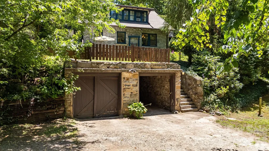 25 Saint Dunstans Circle Asheville NC 28803