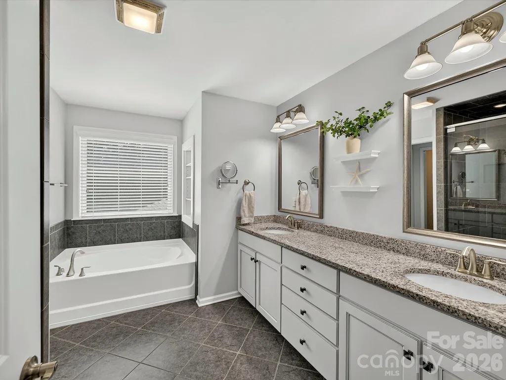 5026 Stonehill Lane Matthews NC 28104
