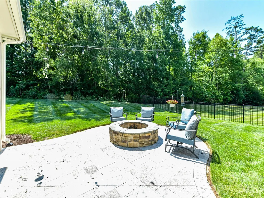 5026 Stonehill Lane Matthews NC 28104