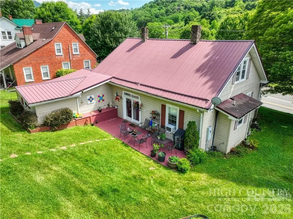 9216 Nc Highway 194 Highway N Lansing NC 28643