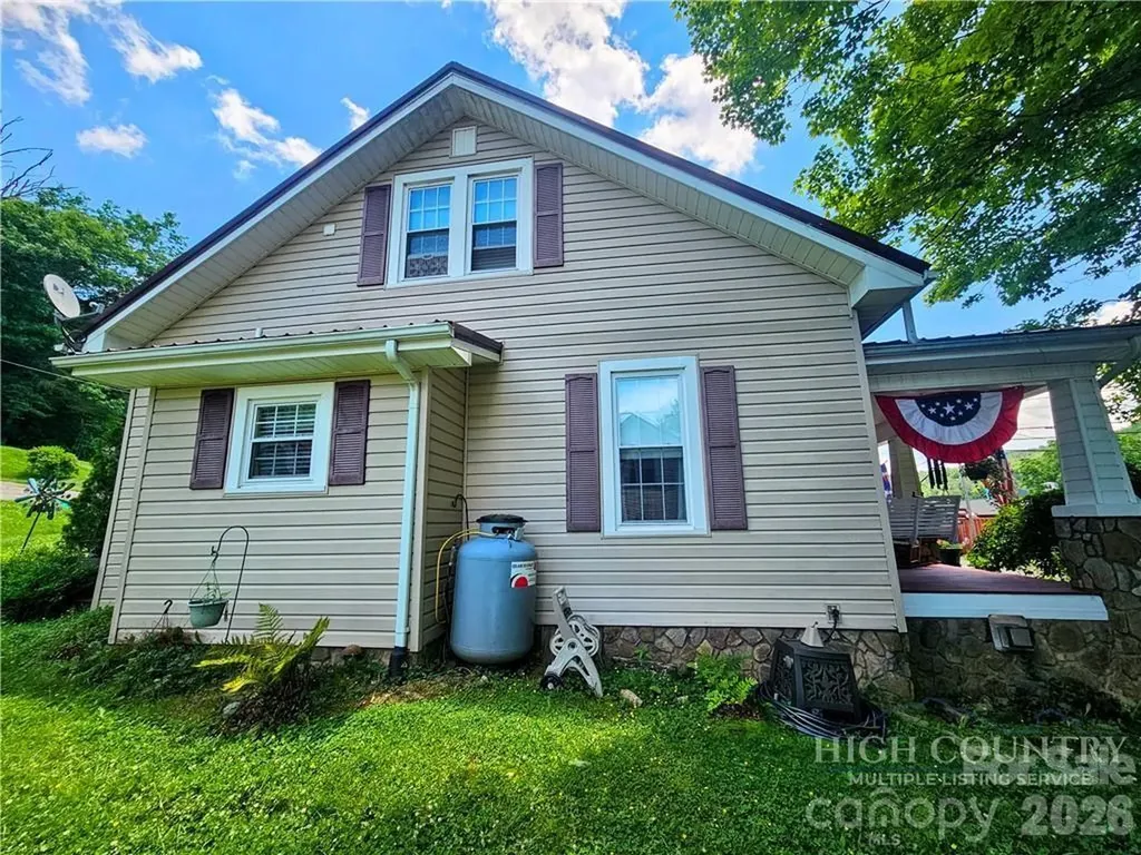 9216 Nc Highway 194 Highway N Lansing NC 28643