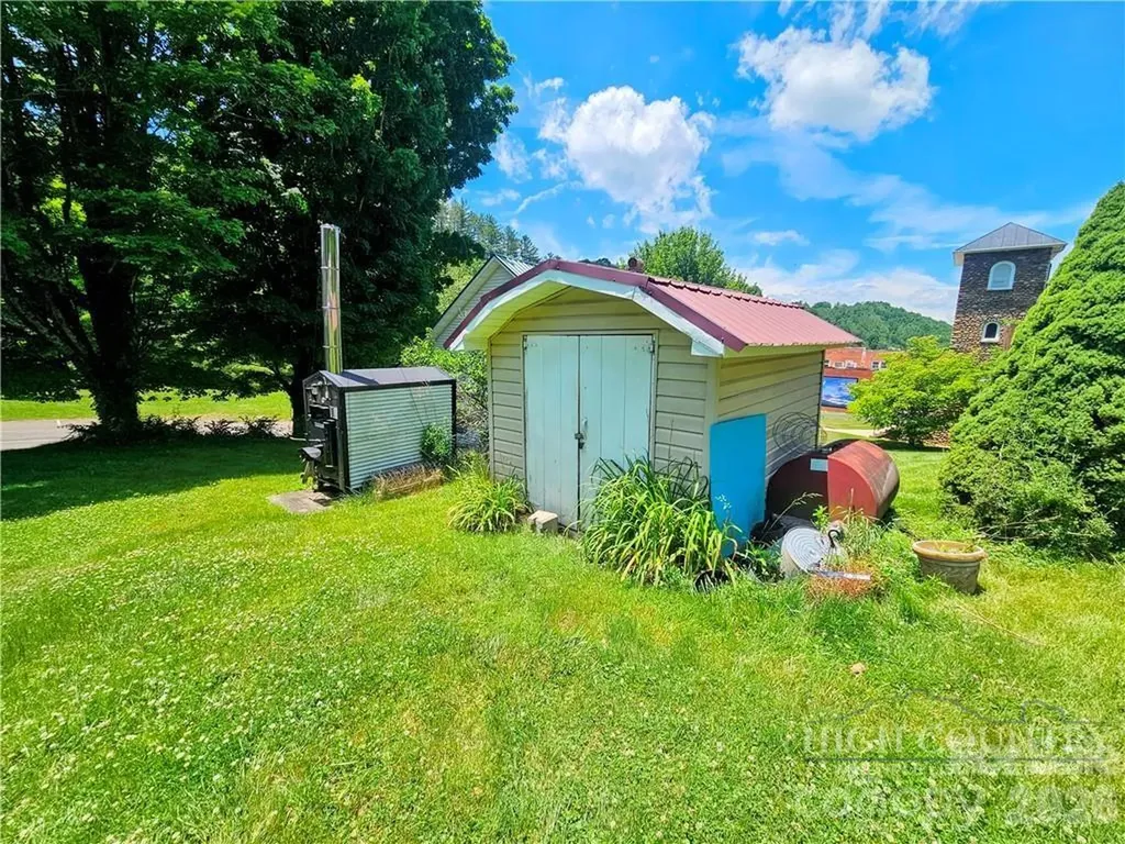 9216 Nc Highway 194 Highway N Lansing NC 28643