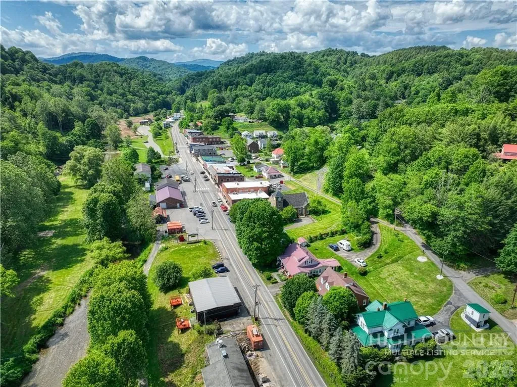 9216 Nc Highway 194 Highway N Lansing NC 28643