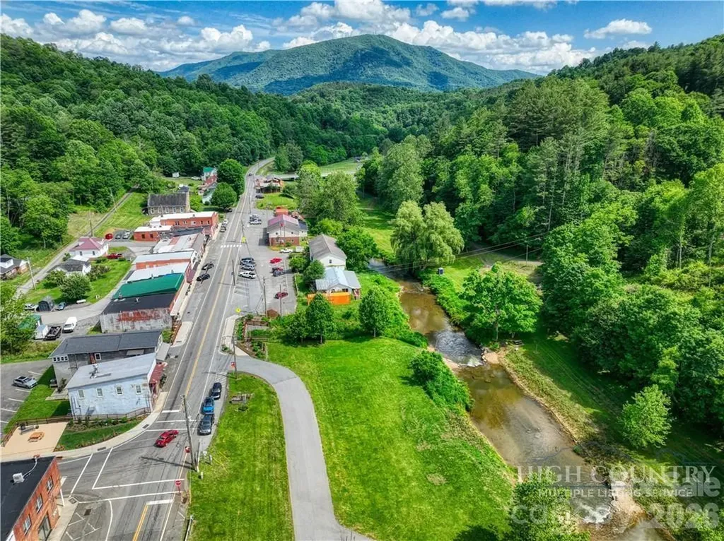 9216 Nc Highway 194 Highway N Lansing NC 28643