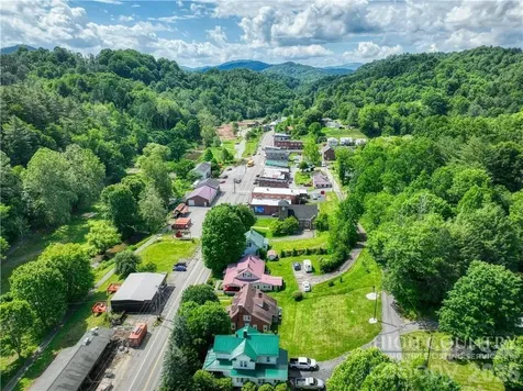 9216 Nc Highway 194 Highway N Lansing NC 28643