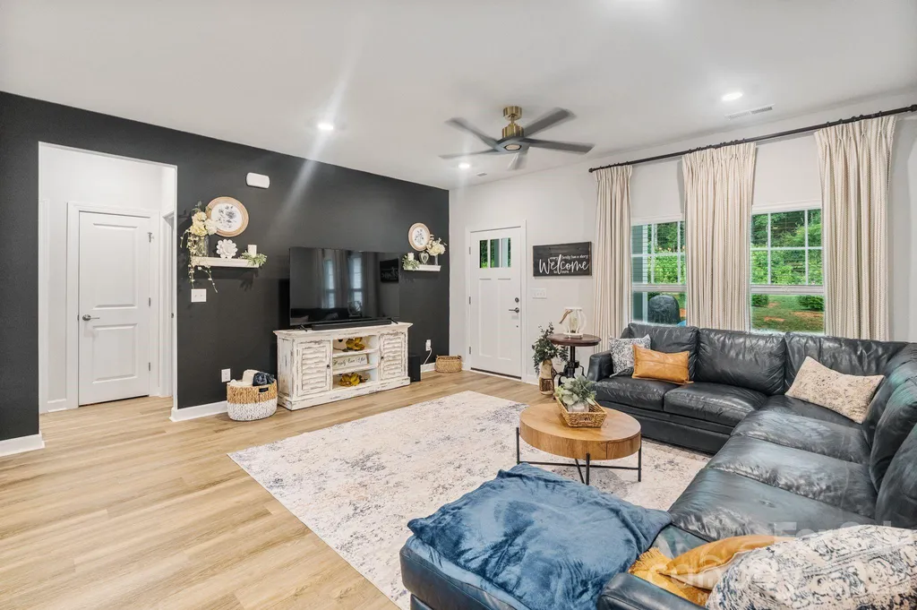 1002 Westminster Drive Statesville NC 28677