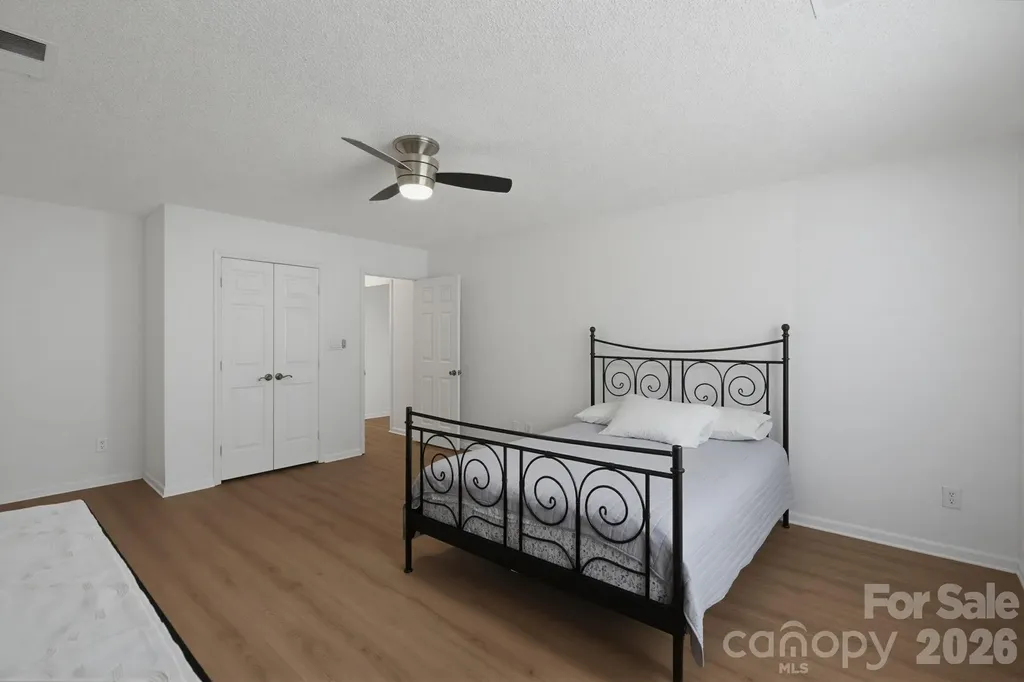 6813 Neuhoff Lane Charlotte NC 28269
