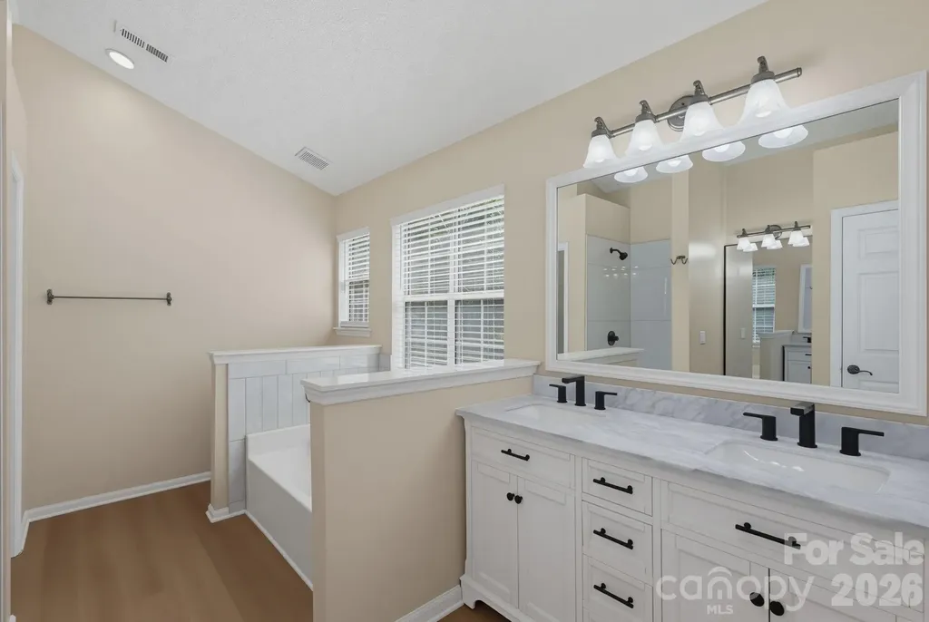 6813 Neuhoff Lane Charlotte NC 28269
