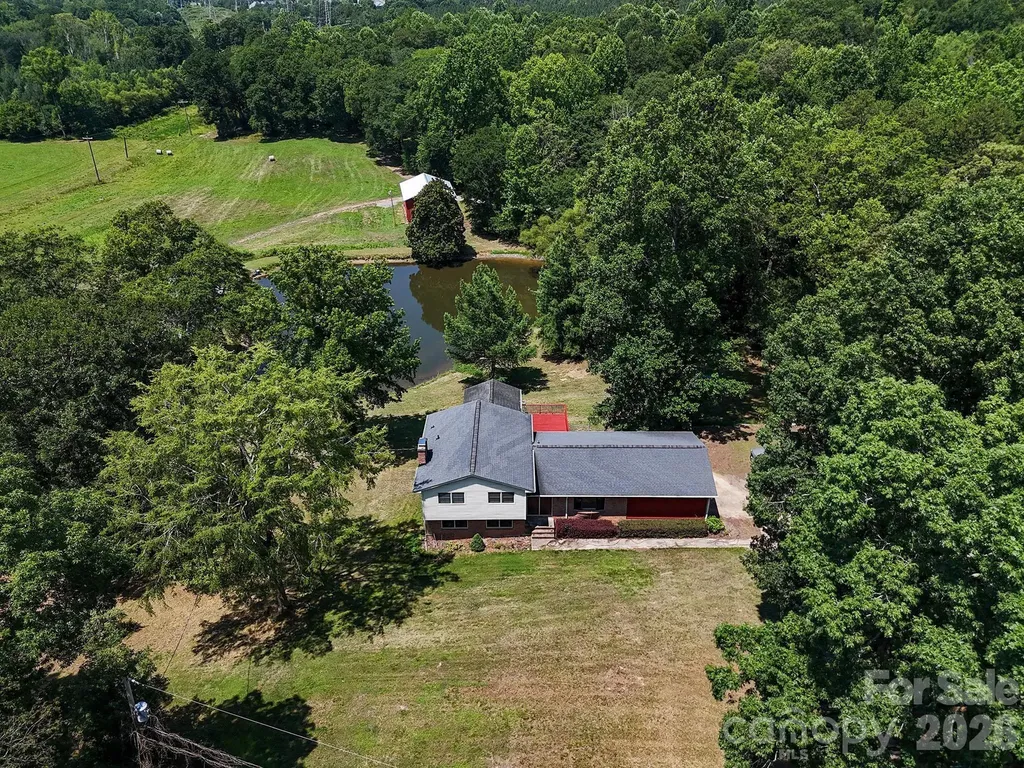 813 Robinson Clemmer Road Dallas NC 28034