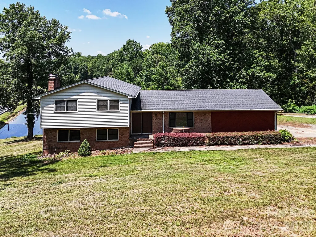 813 Robinson Clemmer Road Dallas NC 28034