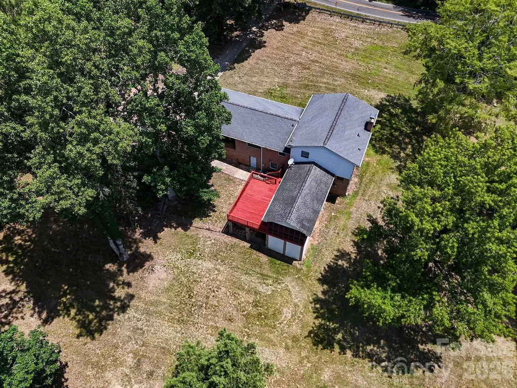 813 Robinson Clemmer Road Dallas NC 28034