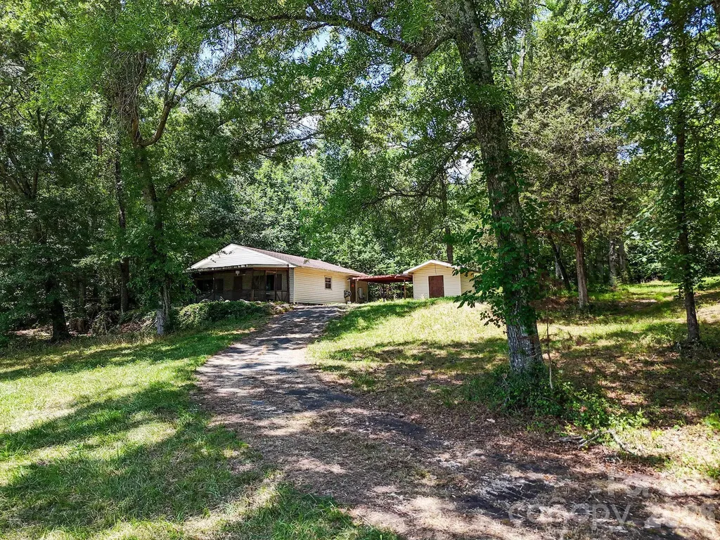 813 Robinson Clemmer Road Dallas NC 28034