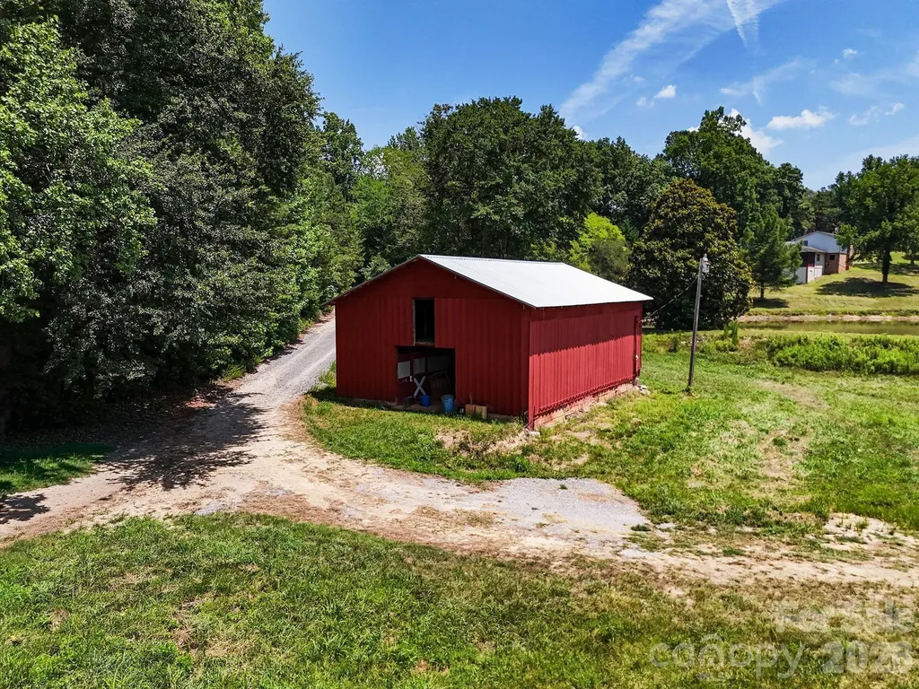 813 Robinson Clemmer Road Dallas NC 28034