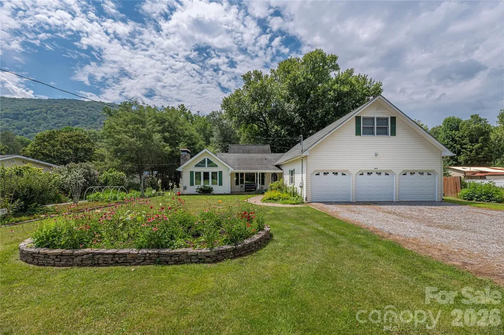 1075 Moody Farm Road Maggie Valley NC 28751