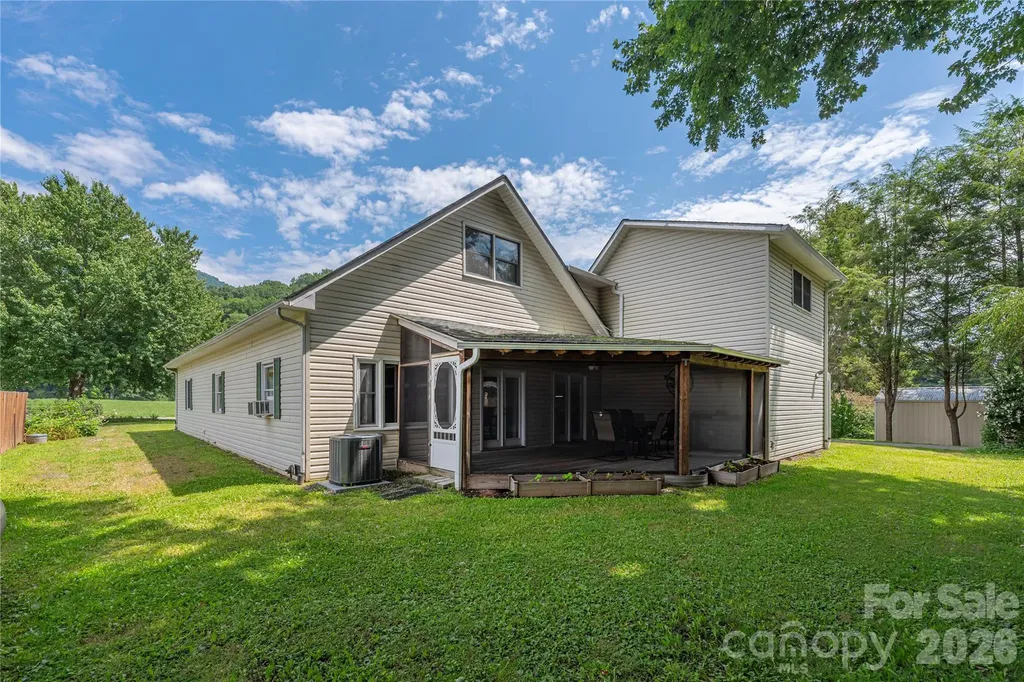 1075 Moody Farm Road Maggie Valley NC 28751