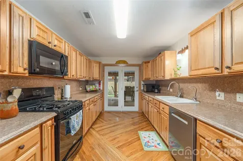 1075 Moody Farm Road Maggie Valley NC 28751