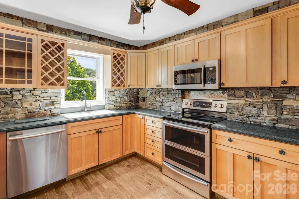 88 Mayflower Court Waynesville NC 28785