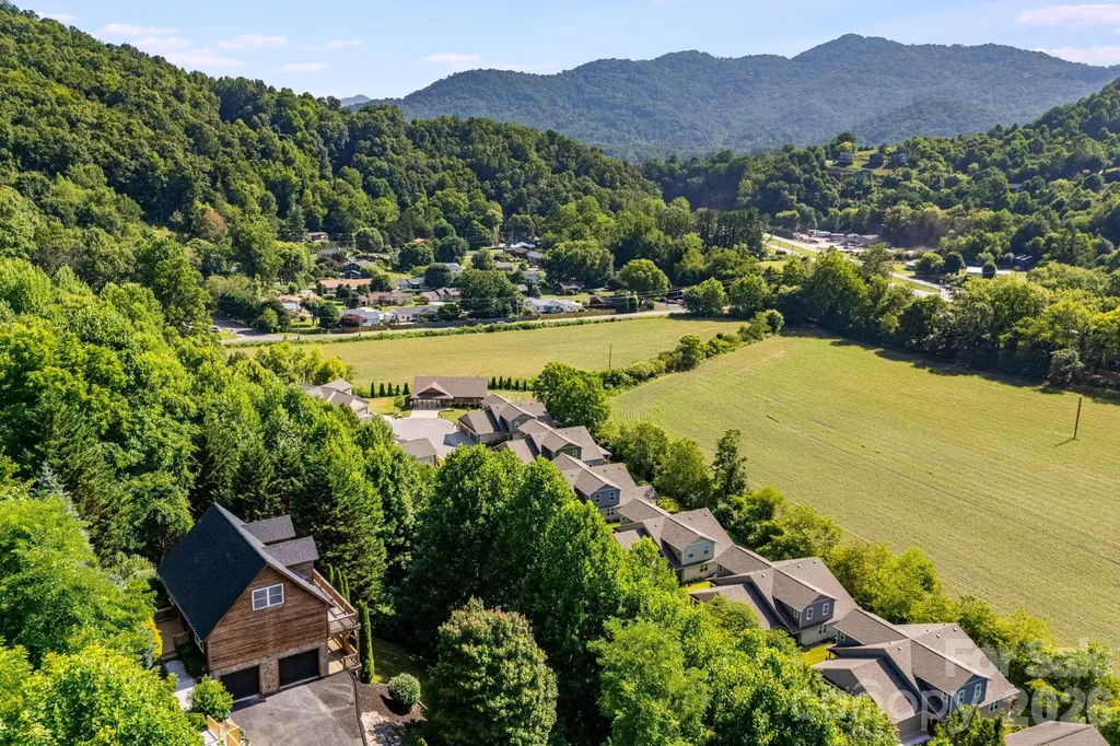 88 Mayflower Court Waynesville NC 28785
