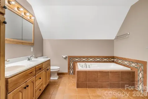 88 Mayflower Court Waynesville NC 28785