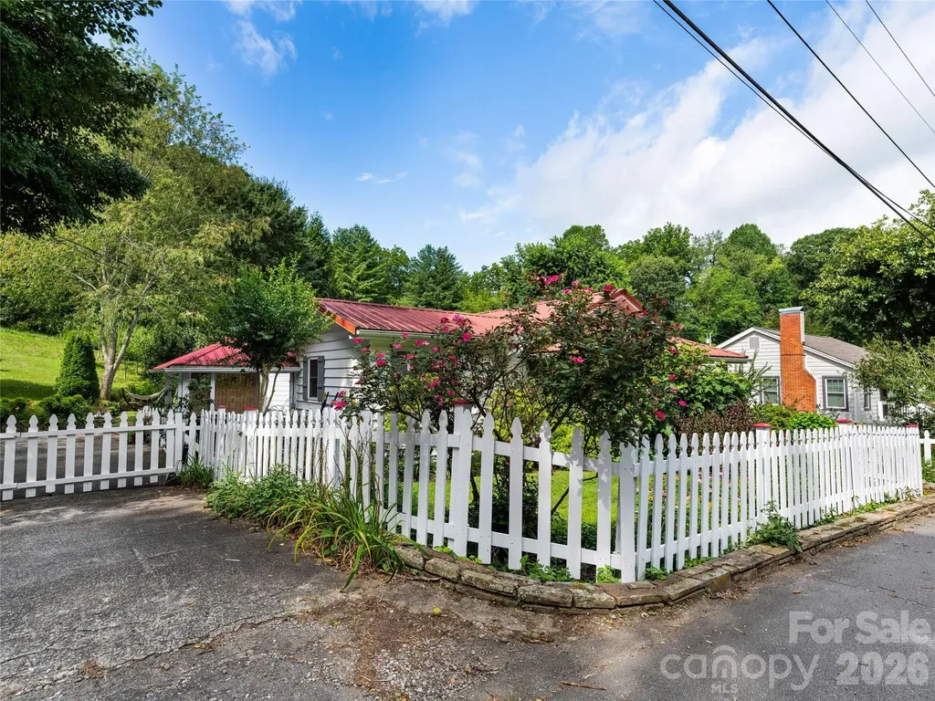 152 E Marshall Street Waynesville NC 28786
