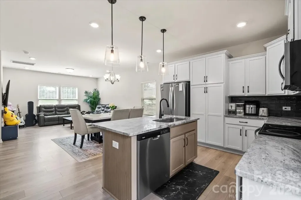 4627 Shattalon Drive Winston Salem NC 27106