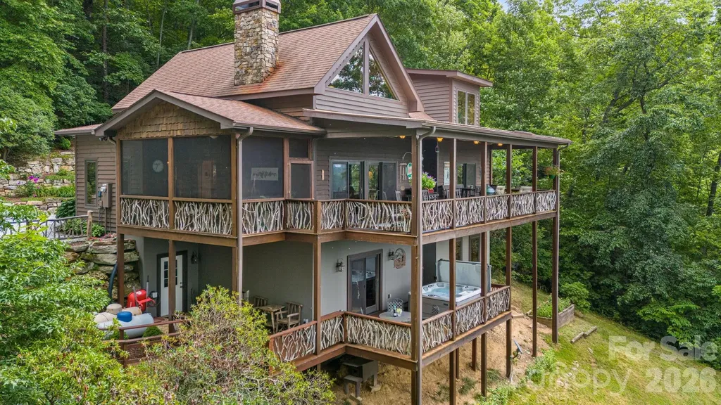 138 Bear Paw Drive Brevard NC 28712