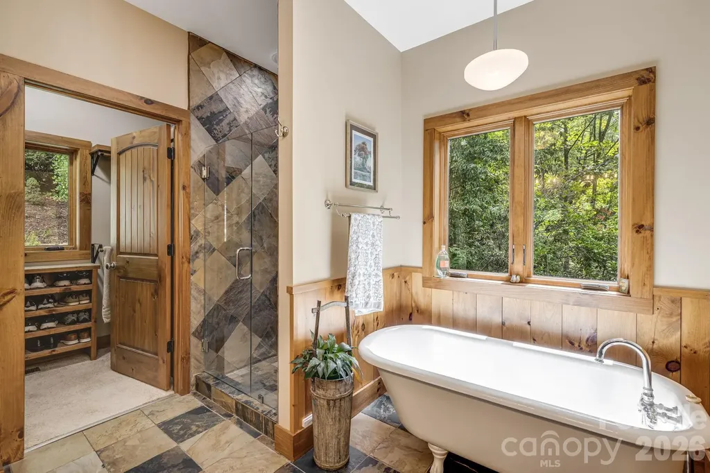138 Bear Paw Drive Brevard NC 28712