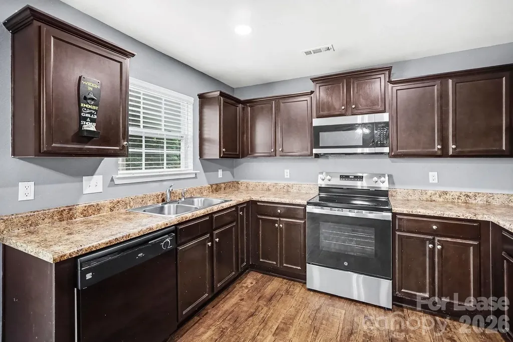4937 Broad Leaf Court Dallas NC 28034