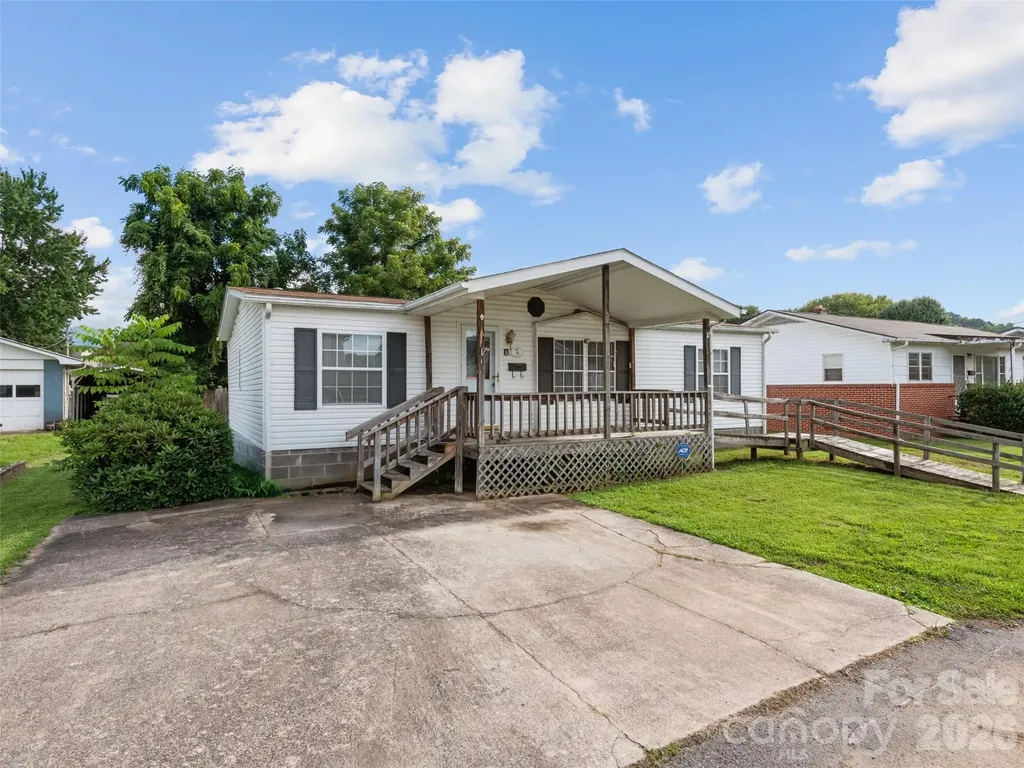 39 Spruce Street Waynesville NC 28786