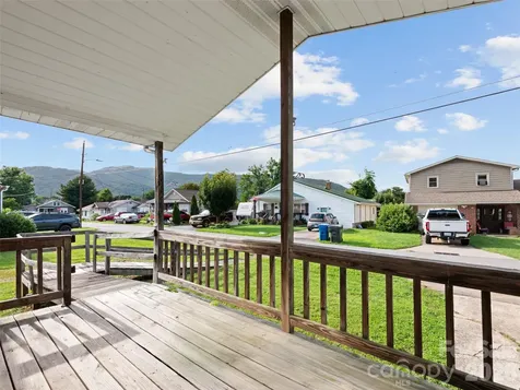 39 Spruce Street Waynesville NC 28786
