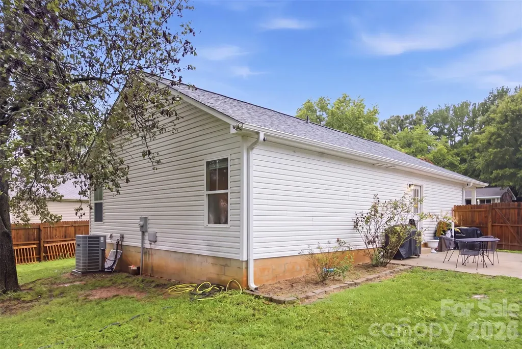 1003 Adams Street Statesville NC 28677