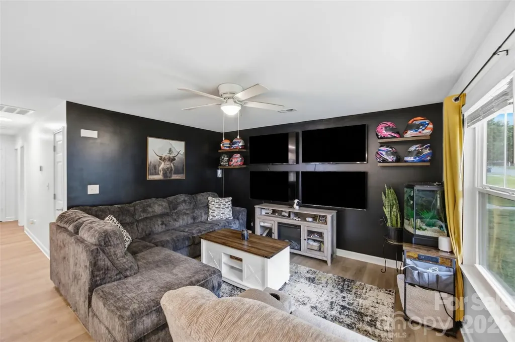 1003 Adams Street Statesville NC 28677