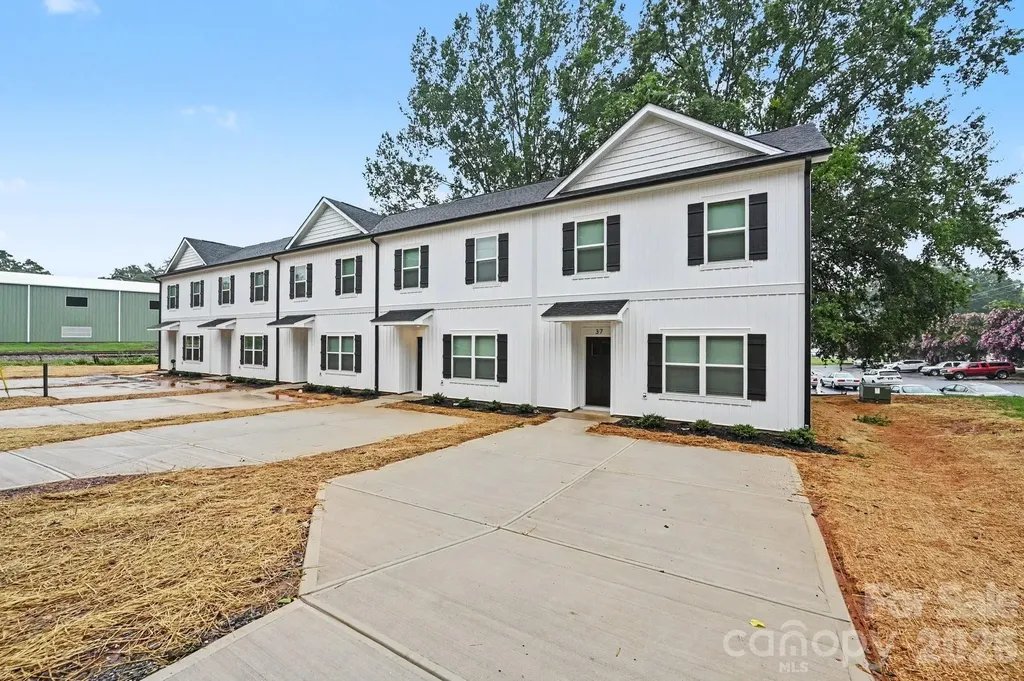 53 E 13th Street Newton NC 28658