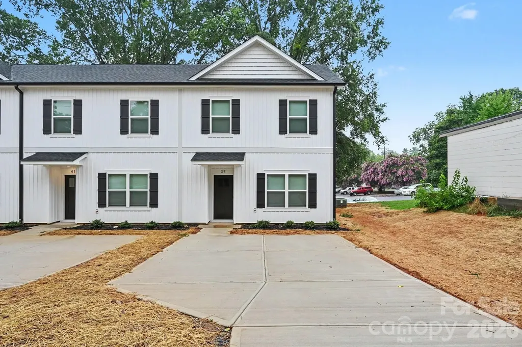 53 E 13th Street Newton NC 28658