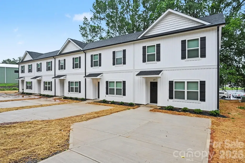 53 E 13th Street Newton NC 28658