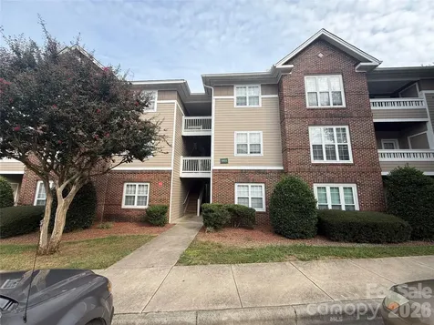 9811 Campus Walk Lane Charlotte NC 28262
