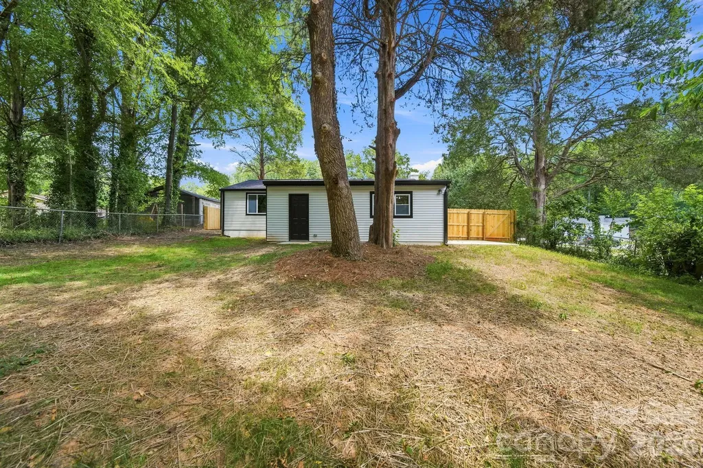 8114 Holly Hill Road Charlotte NC 28227