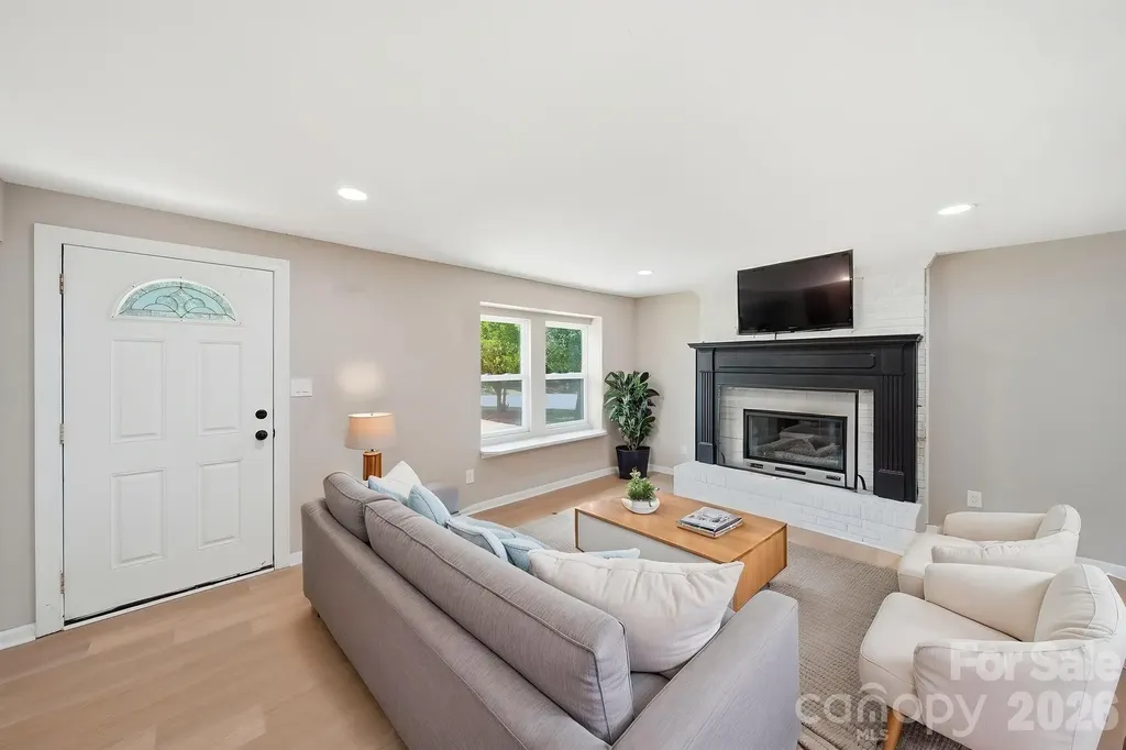 8114 Holly Hill Road Charlotte NC 28227