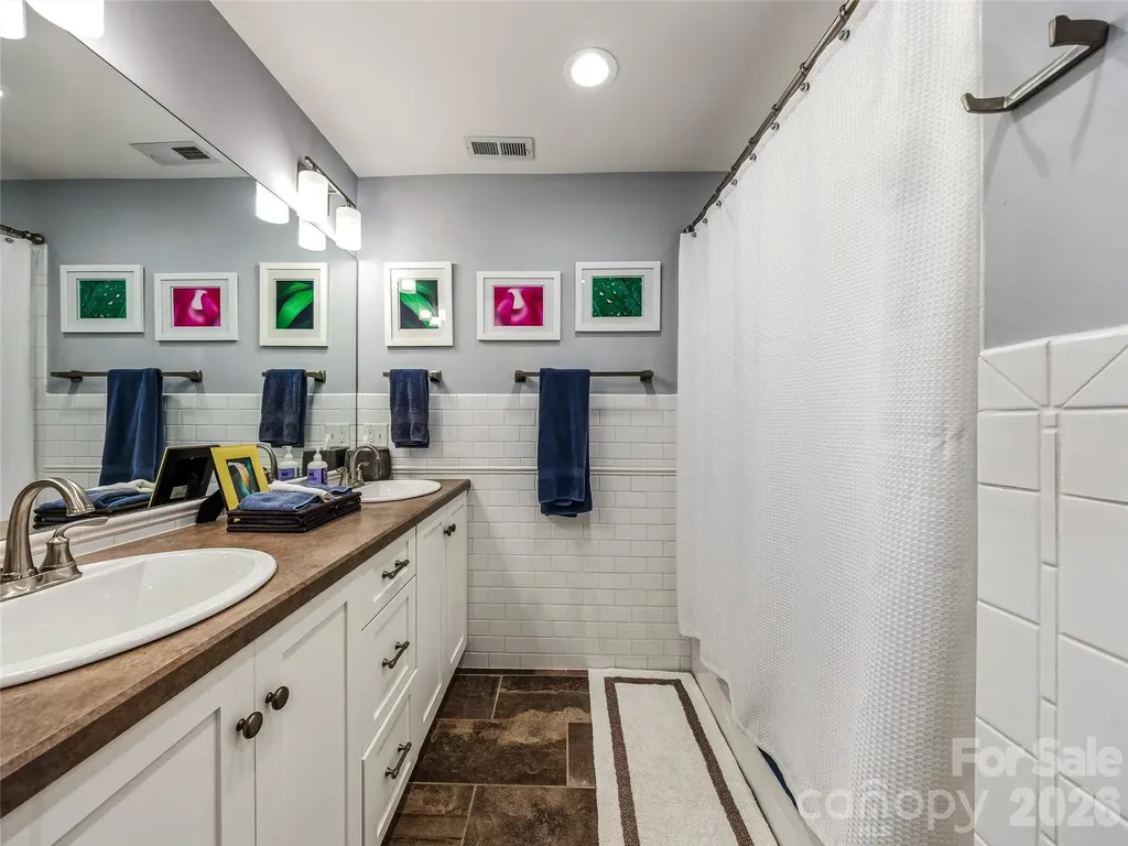 13 Ashley Road Asheville NC 28805