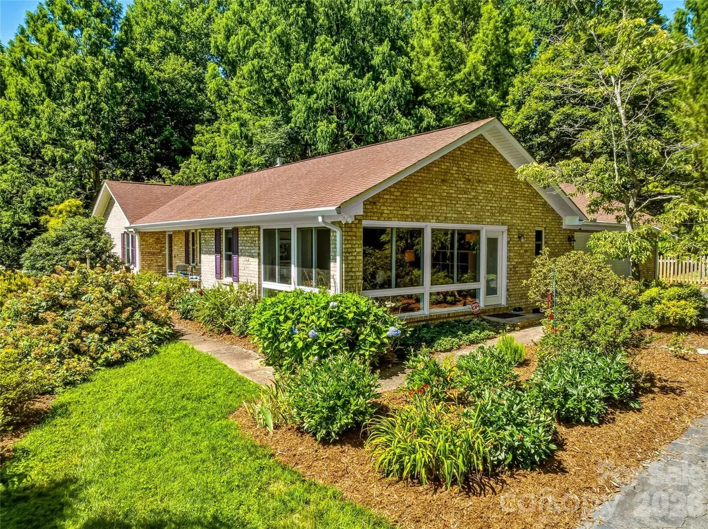 13 Ashley Road Asheville NC 28805