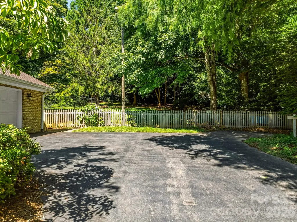 13 Ashley Road Asheville NC 28805