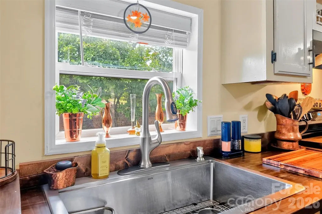 26 Sweet Briar Path Way Hendersonville NC 28792
