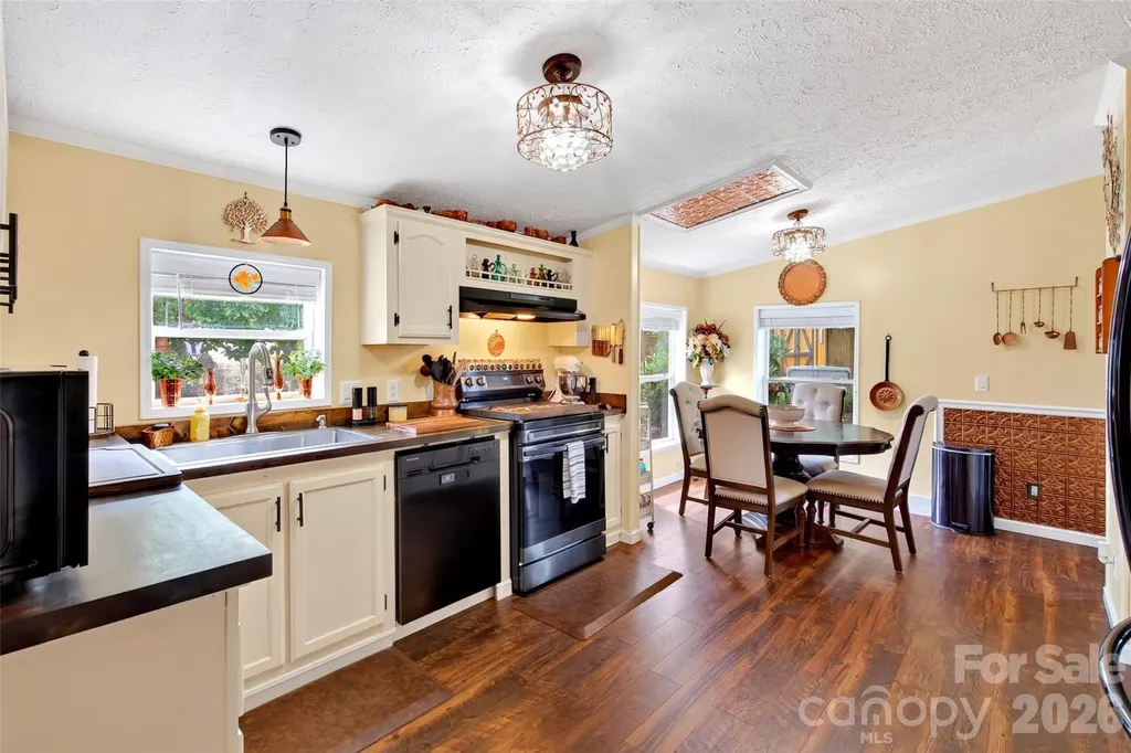 26 Sweet Briar Path Way Hendersonville NC 28792