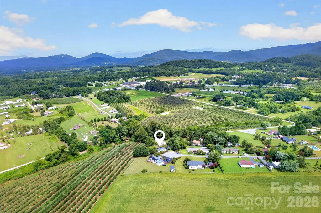 26 Sweet Briar Path Way Hendersonville NC 28792